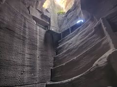 -伍山石窟
