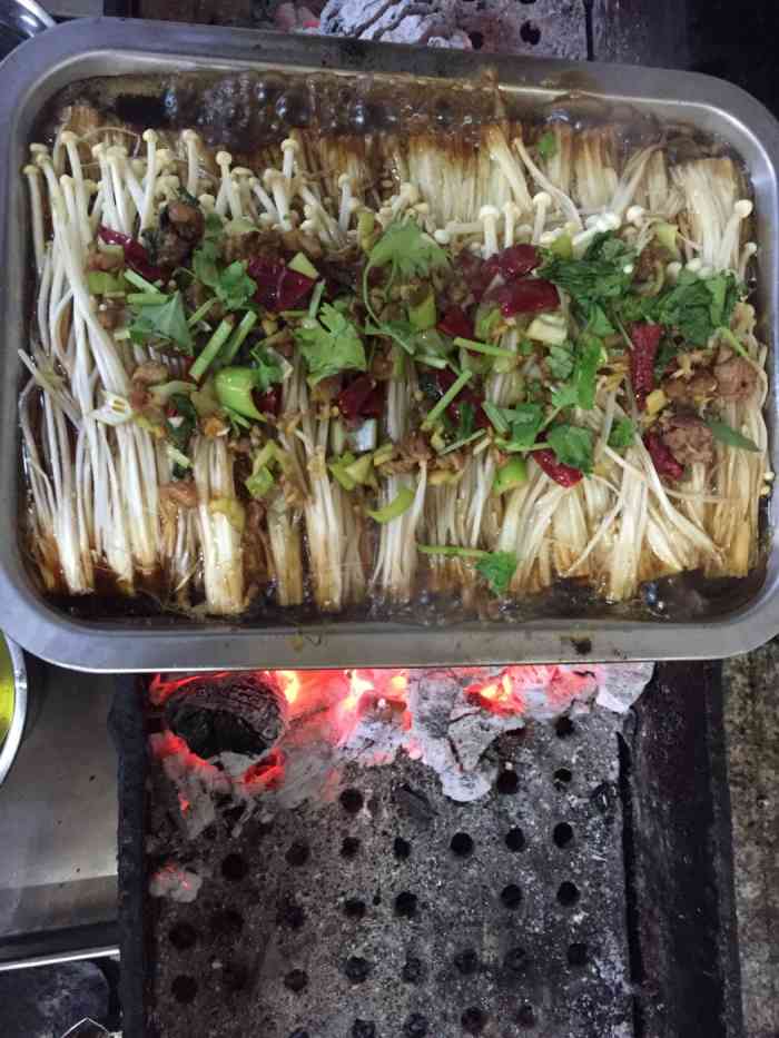 一品香烧烤城-"劝君到此用餐慎重选择,两个人点了十个羊肉.