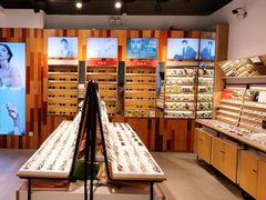 -LOOK眼镜·蔡司依视路配镜(宝山万达店)