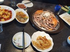 蒸螃蟹皮皮虾，三鲜日本豆腐，拉皮，扬州炒饭，蛤蜊蛋羹，炸花生米-睿柏云酒店-餐厅