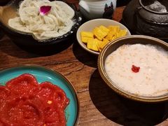 -老牌坊云南鱼豆花火锅(爱建店)