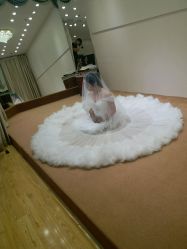 -觅白婚纱礼服馆