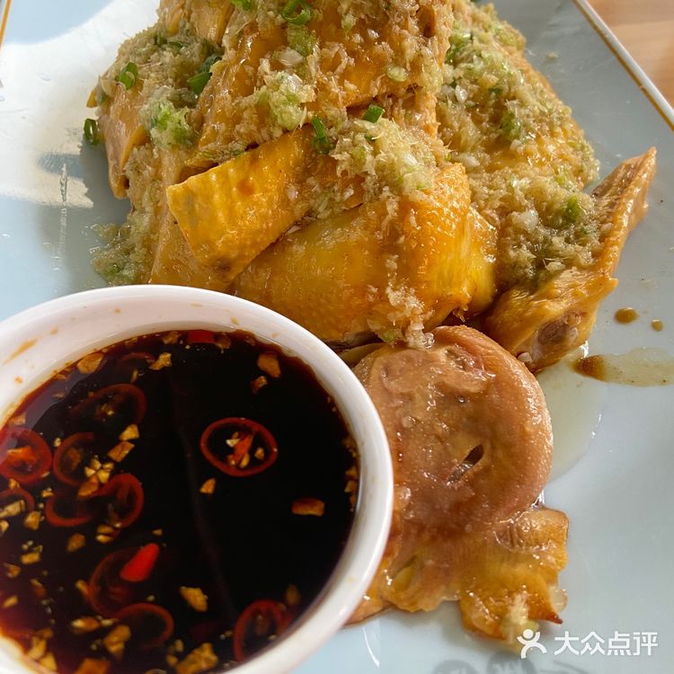 烧鸭和白切鸡很好吃！