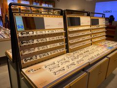 -LOOK眼镜·蔡司依视路配镜(宝山万达店)