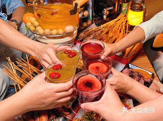 这家酒馆一周去三次都不嫌够，快冲冲冲