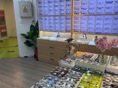 -天空之镜眼镜店蔡司依视路配镜授权零售店(望京颐堤港店)