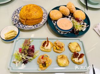 位置很好找，在港汇三楼