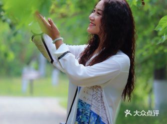 大门口2元的盒子买一个还可以摘满了带走