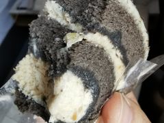 黑芝麻奶油卷-星巴克臻选(济南恒隆店)