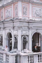 -现代经典婚纱摄影