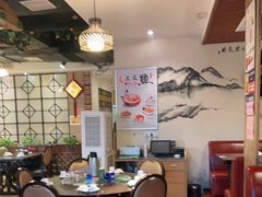 大堂-醉美东江·三文鱼·烧鸡公