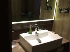 -西安大雁塔科技大学地铁站亚朵酒店