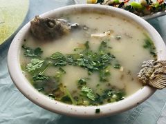 鲫鱼豆腐汤-月落乌啼餐馆