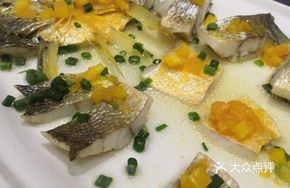Yellow Pepper Sauce Steamed Yellow Croaker