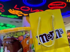 -m豆巧克力世界(上海世茂广场店)