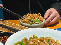 -刘姐啤酒鱼民族演艺餐厅(西街总店)
