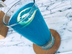 蓝柠气泡水-自由之丘