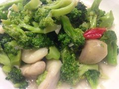 菱角炒西兰花-刘胖子家常菜·蹄花焖藕(中南店)