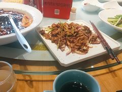 葱爆羊肉-鹊华居·地道鲁菜·海鲜·融合味(大明湖店)