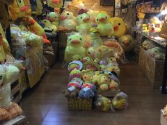 -席娜卡琳火车铁道夜市