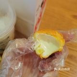 每次买来吃都有点后悔，挞皮比较厚，流心也比较扎实