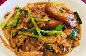 Braised Pork with Tofu Skin