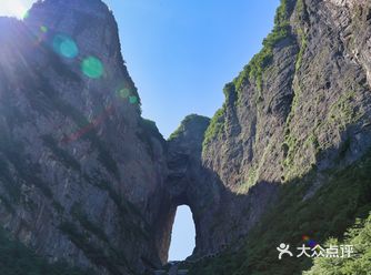 张家界的天门山景区可以算是热门景点了，来这里的人真的