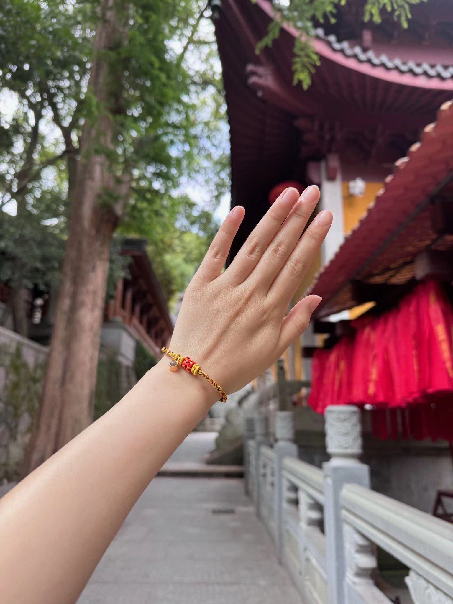 今天去了法喜寺,特意求了个心经手绳