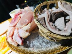-洪氏嗨捞·广东猪肚鸡·椰子鸡火锅(西咸万象城店)