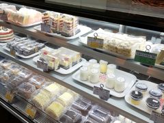 面包甜点陈列柜-新侨三宝乐面包店(崇文门店)