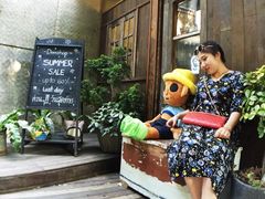 -莓园冰淇淋店