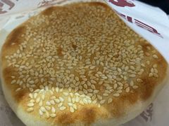 芝麻烧饼-穆得·老周家牛肉烧饼(普利街店)