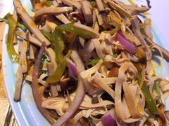 -山河屯铁锅炖(哈西站店)