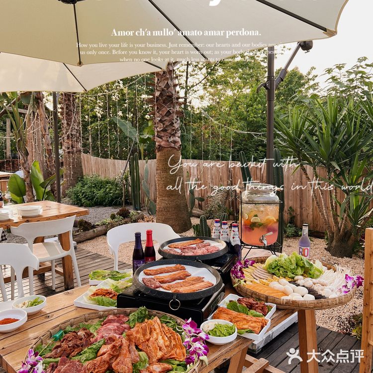 在花园里吃烤肉是一种什么体验呢⁉️  