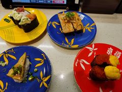 金枪鱼牛油果军舰-京樽回転寿司(奥林匹克店)