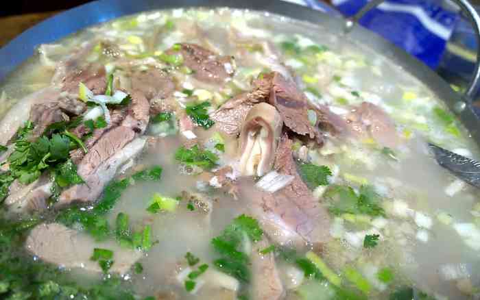 丹东大碗羊汤烤全羊-"今天吃饭人多,点一个全羊汤,这家伙,九个.