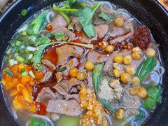 -爆炸头阿姨小四川正宗川味小吃(无任何分店)