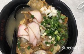 Braised BBQ Pork Screw Noodles in Clay Pot