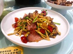秦岭烟笋炒腊肉-江城小馆陕南妈妈菜·全球旅行餐厅(钟楼店)