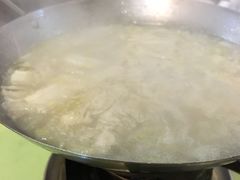 鍋仔酸菜白肉-大眼锅贴水饺(河东店)