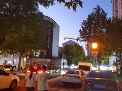-吴山路夜市