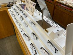 -优医视平价眼镜蔡司依视路折扣工厂店(十里堡店)