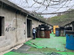 -东湖小天池真人CS彩弹野战基地