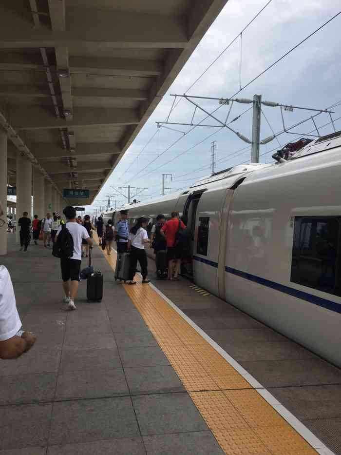 潮汕站南广场-停车场-"春运期间,潮汕站南广场停车场感觉比较乱,.