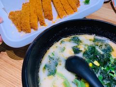 猪扒拉面-新一番三文鱼寿司(红城湖店)