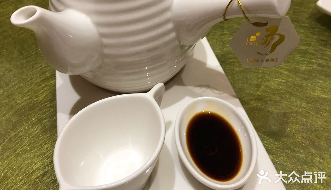 全部是虾肉，弹牙，说明虾很新鲜，配上甜辣酱