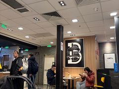 -麦当劳(上海虹桥站30B检票口楼上)