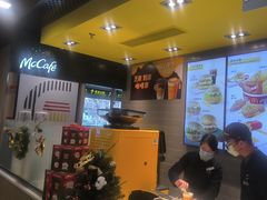 -麦当劳(轻轨曹杨路店)