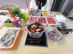 -杨老板·海鲜集市火锅·鲜切牛肉(中防万宝店)