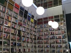 -钟书阁(松江泰晤士小镇店)